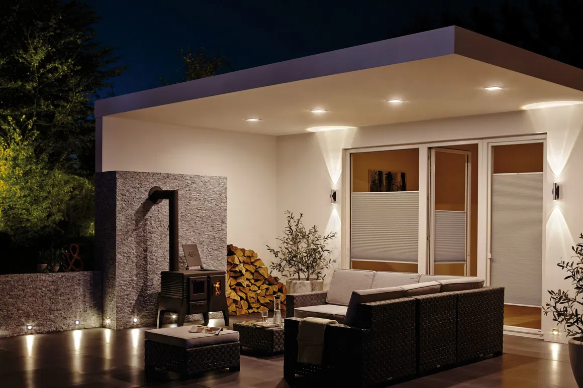 Éclairage LED moderne installé dans un salon